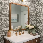 Using wallpaper safely in bathrooms: tips and examples